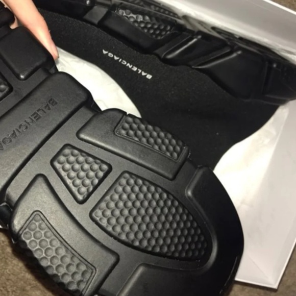 Balenciaga - Picture 3 of 3